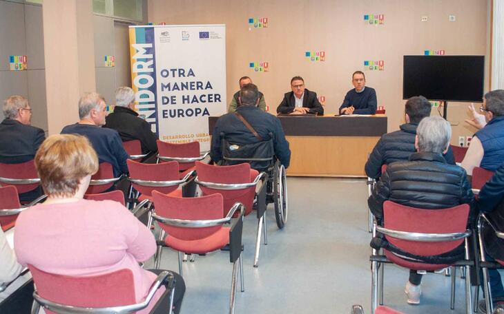 Benidorm explica a administradores y vecinos las obras de mejora de movilidad de las calles adyacentes a Jaime I  
